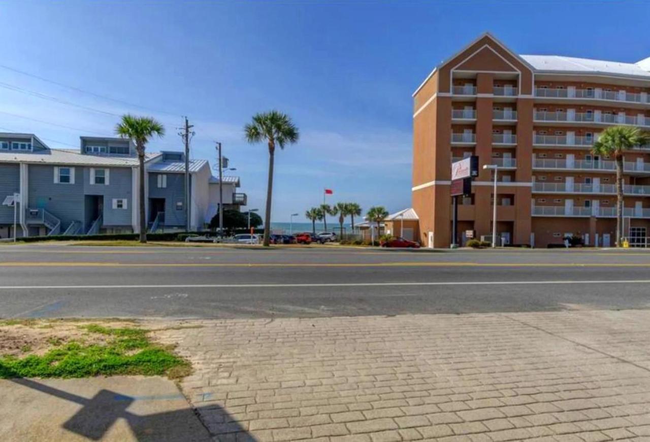 Holiday home Castles West T24 *
